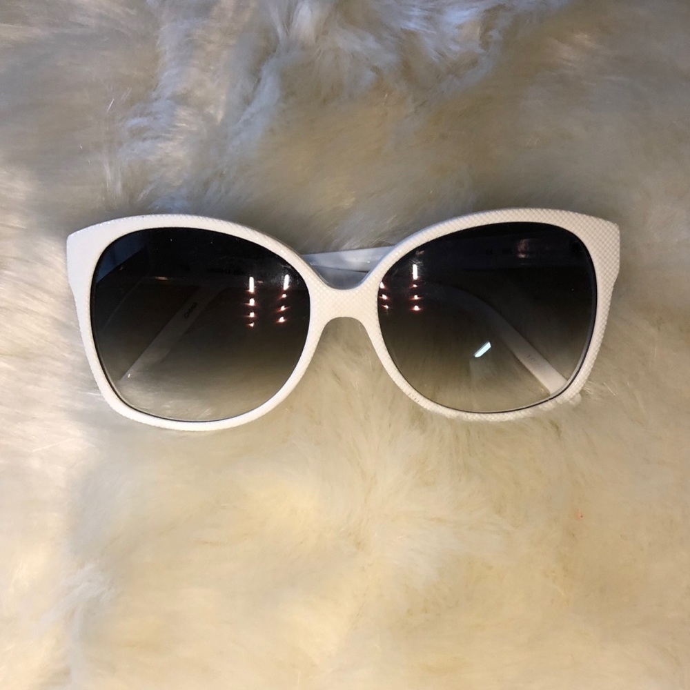 Lacoste White Sunglasses Style L614S Color 105